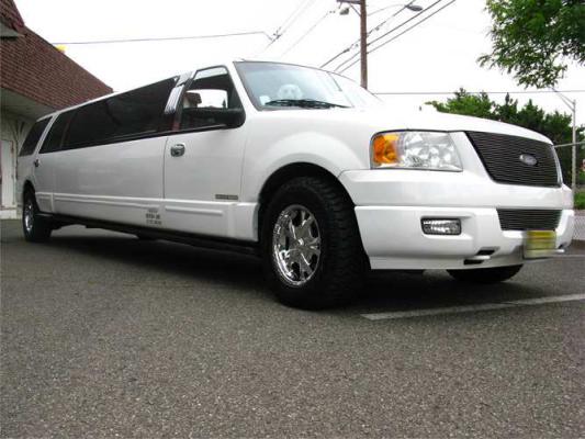 Rent Ford Expedition – White in NY via NYC Limousine Rental
