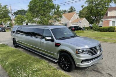 Rent Lincoln Navigator Silver Limo in NY via NYC Limousine Rental