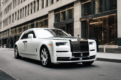 NYC Limousine Rental offers Rolls Royce Phantom online